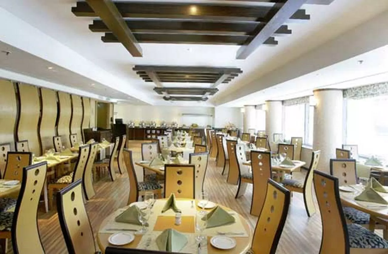 METROPOLITAN_EDIT (6).jpg